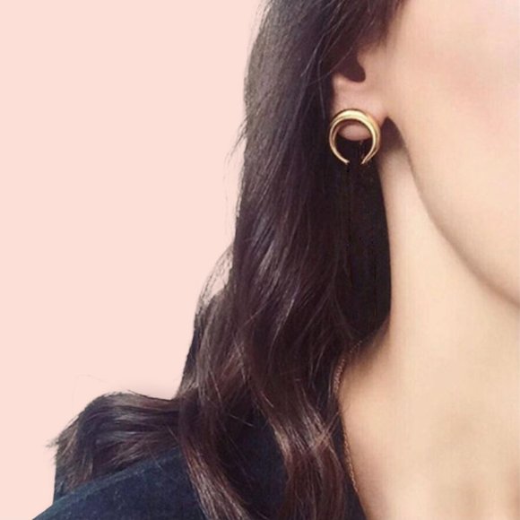 NEW Crescent Moon Earrings in Gold - Picture 1 of 4